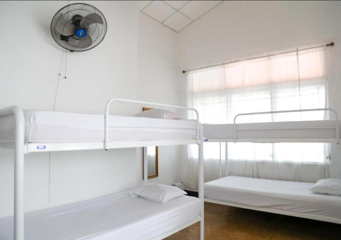 Habitación Compartida Mixta de 8 camas
